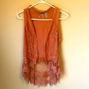 Vest vintage style by Gimmicks by BKE size Medium.